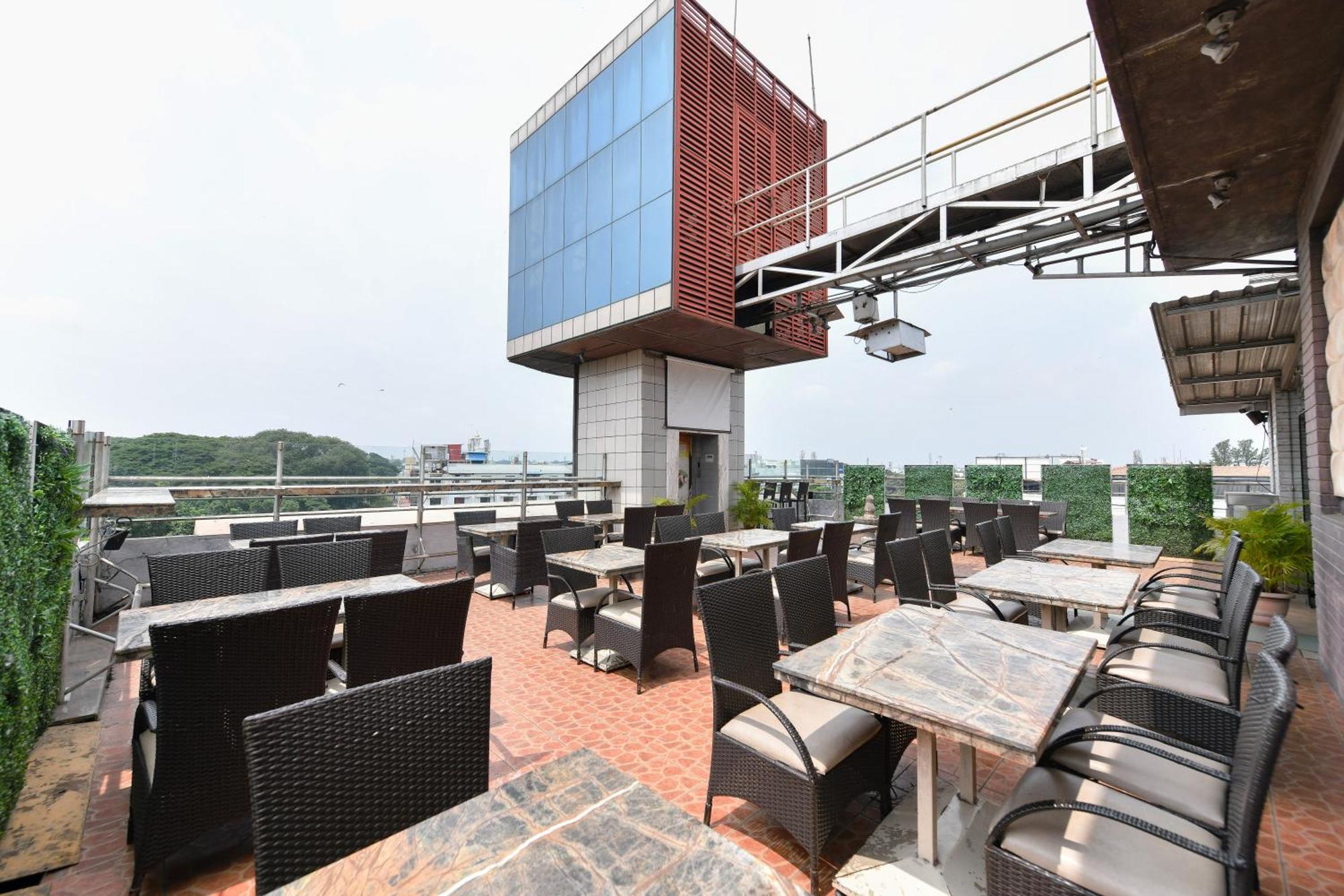 Hotel Roopa Mysore Esterno foto