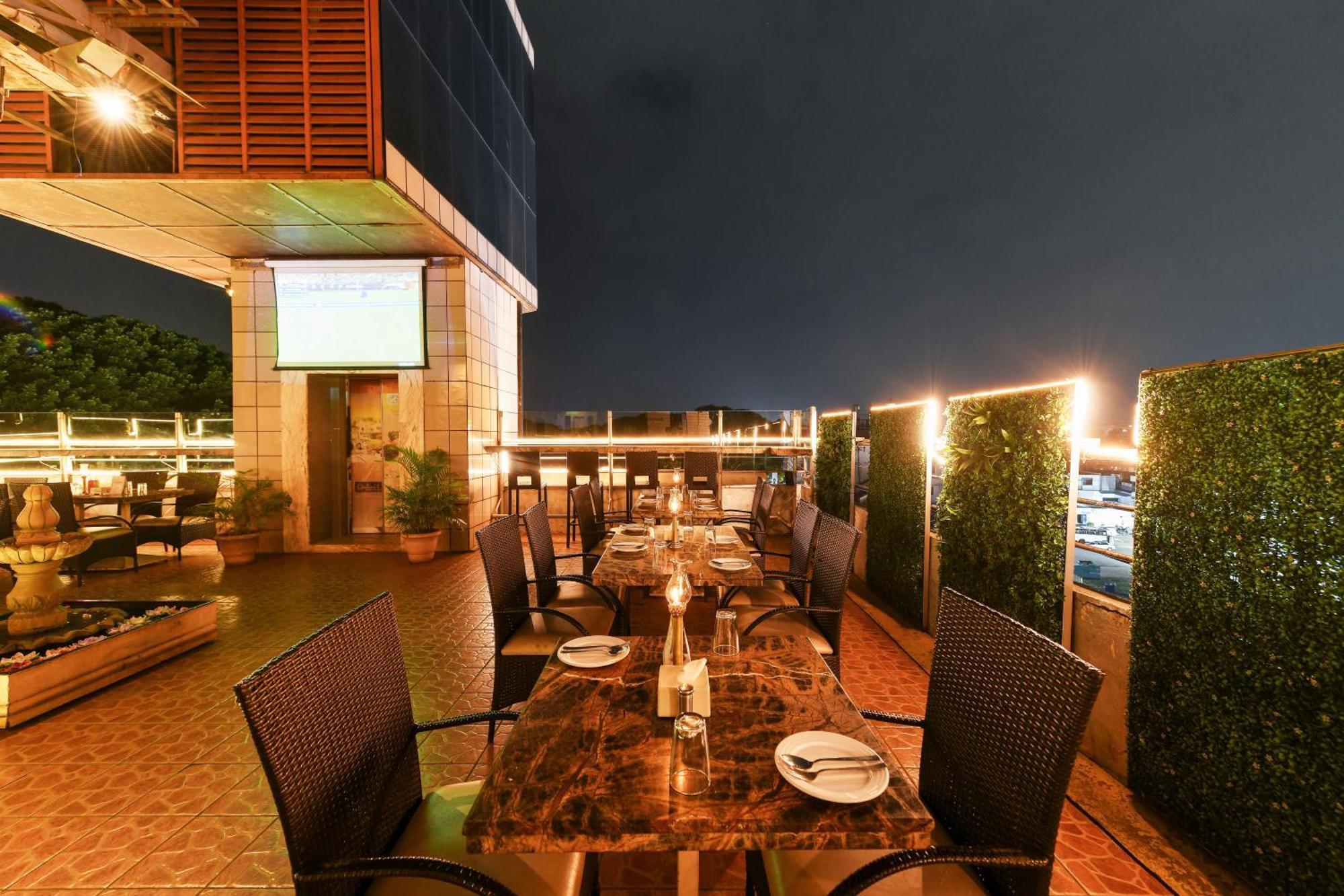 Hotel Roopa Mysore Esterno foto