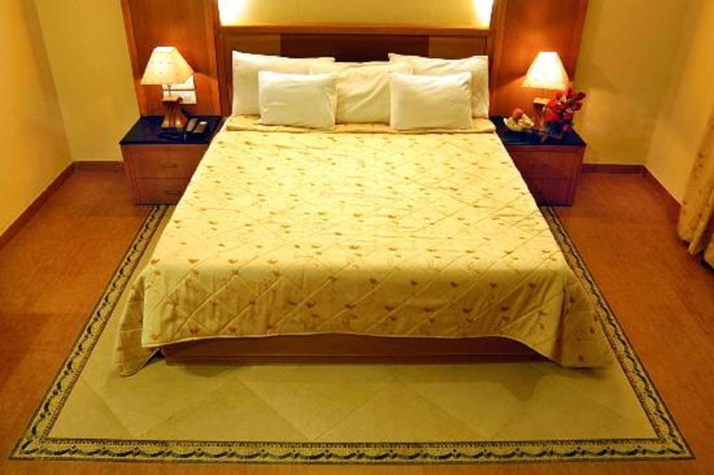 Hotel Roopa Mysore Esterno foto