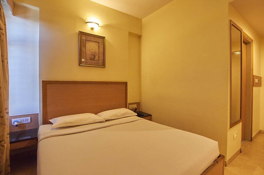 Hotel Roopa Mysore Esterno foto